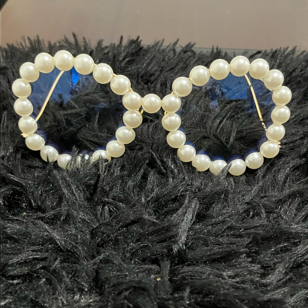 Faux Pearl-Embellished Round Gold Frame, Ivory Pearls - Picture 7 of 14